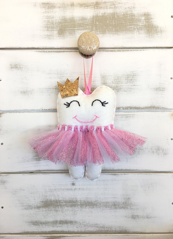 Подарок от зубной феи идеи. Идея подарка зубной феи. Что подарить девочке за зубик. Подарок от зубной феи девочке. Самодельный подарок зубной фее.