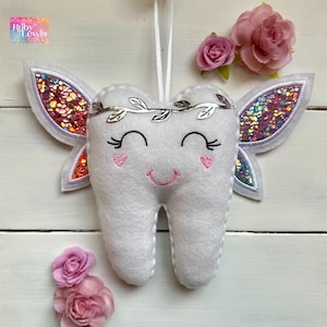 Almofada personalizada da Fada do Dente, com asas de fada do arco-íris holográficas, faixa de cabeça de louro prateado e bolso para dinheiro, menina ou menino