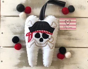 Almohada personalizada de hada de los dientes con calavera pirata y tibias cruzadas para niños, hecha a mano