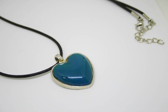 Mood Heart Locket Pendant on a Silver chain Necklace | Heart locket, Silver  chain necklace, Necklace chain lengths