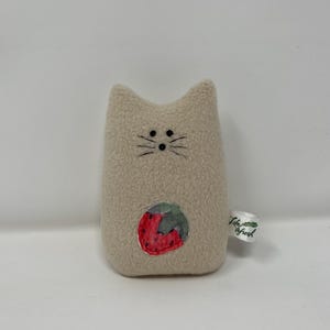 いちご猫ぬいぐるみ - Etsy 日本