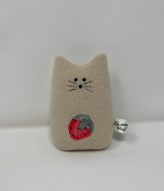 いちご猫ぬいぐるみ - Etsy 日本