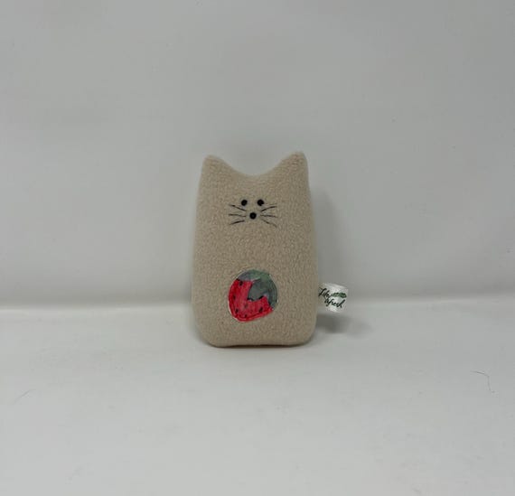 いちご猫ぬいぐるみ - Etsy 日本