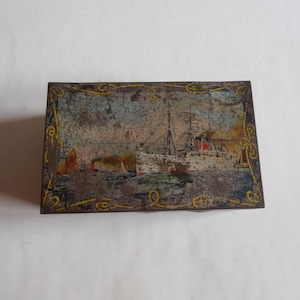 antique Huntley & Palmers Reading London made in England biscuits lithographed tin box sailing boats