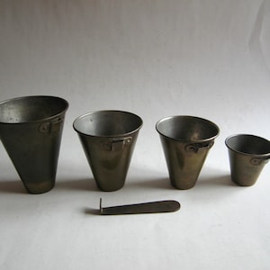 antique brass nesting cup set with one removable handle for all