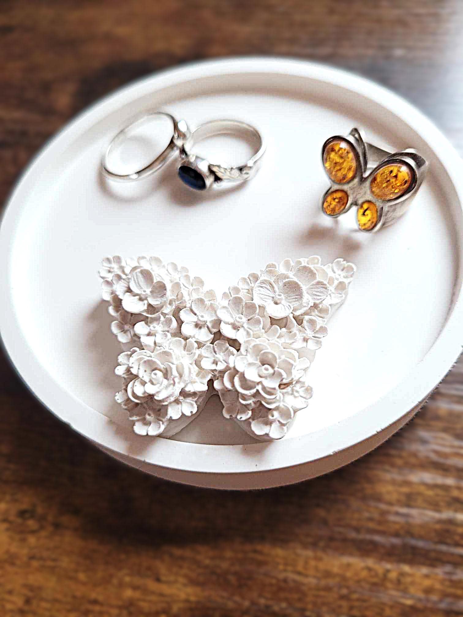 Butterfly Ring Dish: Floral ring dish