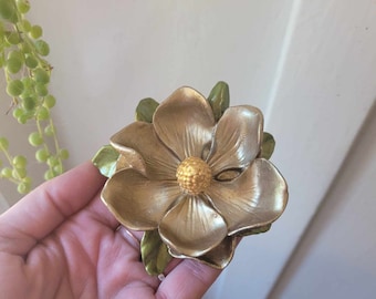 Plato para anillos de flores, soporte para anillos de boda, regalos para la fiesta nupcial, oro champán, flor de magnolia, regalo de aniversario, regalo de compromiso para ella