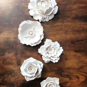 Decoración floral de pared, esculturas de flores para colgar en la pared, flores para colgar en la pared, colección de flores, arte floral para guardería, arte de peonías, dalias, amapolas imagen 11