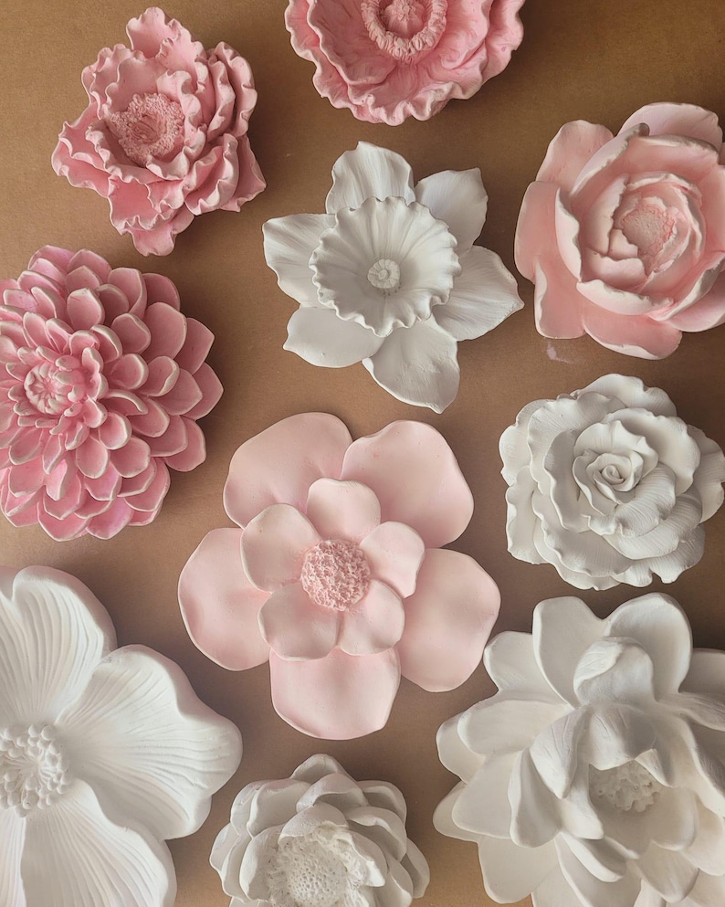 Decoración floral de pared, esculturas de flores para colgar en la pared, flores para colgar en la pared, colección de flores, arte floral para guardería, arte de peonías, dalias, amapolas imagen 12