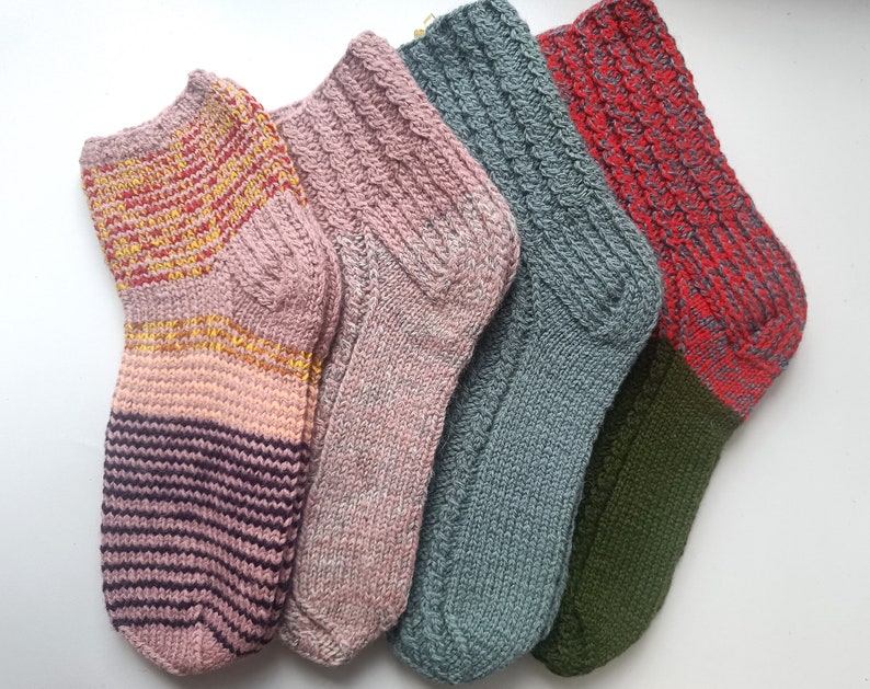 Size 40-41 EU Hand knitted lambswool socks image 1
