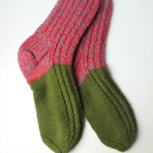 Size 40-41 EU Hand knitted lambswool socks image 10