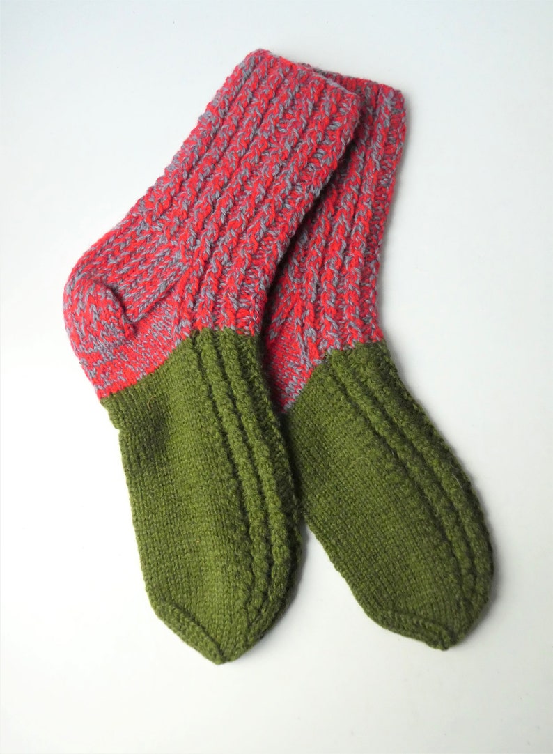 Size 40-41 EU Hand knitted lambswool socks image 10