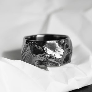 Strukturierter Silberring Dunkler Unisex-Ring Strukturierter Basisring Ungewöhnlicher Silberring Strukturierter Basisring Artisanschmuck Einzigartiger Silberring