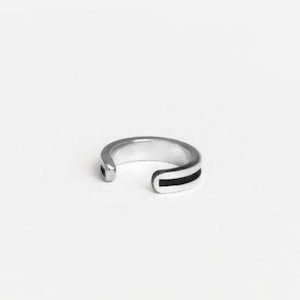 Black line earcuff Black line earring Japanese style cuff Minimalistic earcuff Simple earcuff Basic silver earcuff Black enamel earcuff
