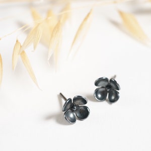 Flower silver earrings Floral earrings Basic silver studs Dark flower earrings Floral silver studs Everyday silver studs Light flower studs image 6