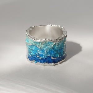 Anillo de ola Anillo de océano Anillo ancho de plata Banda azul Joyería de playa Joyería artesanal Anillo azul Anillo de playa Anillo de plata Anillo de esmalte Anillo de verano