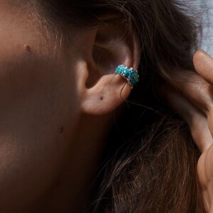 WHITE SEASHELL EARCUFF