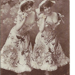 Cartão postal fotográfico de belas dançarinas, 1909