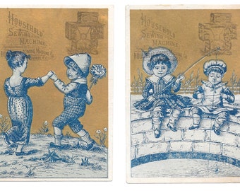 RESERVADO PARA ADRIENNE - Par de tarjetas comerciales de máquinas de coser domésticas para niños juguetones, c. 1880