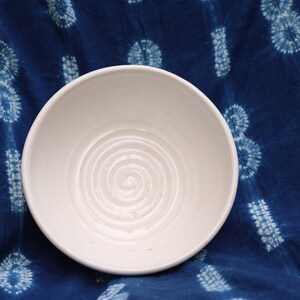 Medium white serving bowl
