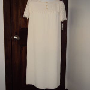 1970s Womens Ivory Sheer/Lace Henry-Lee Special Occasion Sheath Dress Size M/ Modest Mother Of Bride/ Maternity Bridal/Bridesmaid/Cream Lace