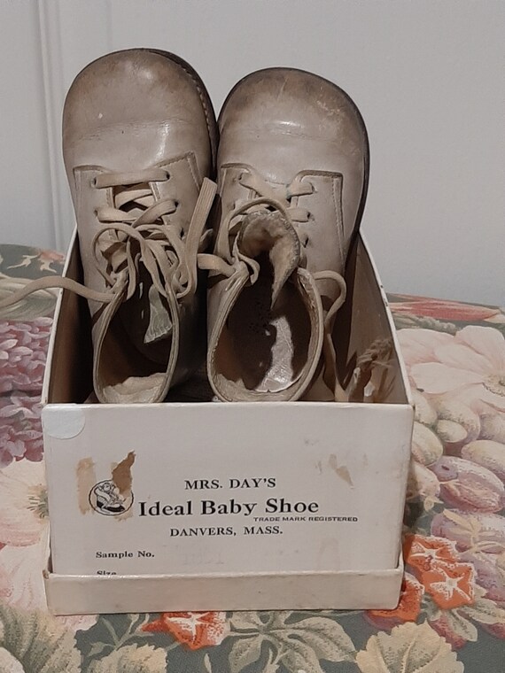 1950s-60s White Leather Hard Soles Mrs Days Ideal… - image 9