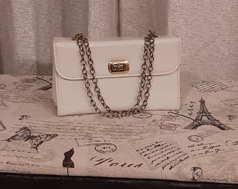 Mid Century Kismet Creations White Patent Leatherette Box Purse 8 "x 5" X 3" Gold Chain Handle / 1950s-60s Ivory White Spring / Summer Handbag