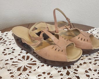 Vintage Women's Golden Tan Cut Out Wedge Strappy Sandals Size 5.5-6 Made By Yoyos/ 70s 80s 90s Women's Strappy Wedge Sandals/Cut Outs