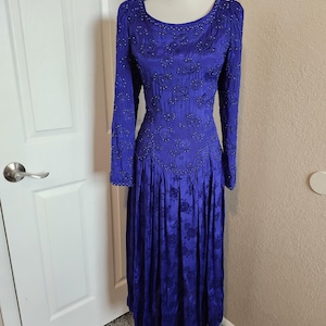 green emerald velvet dress Fitted Scoop 3/4 Sleeves Two Tone Lace Applique Floral Mother of The Bride Dress QM3364 US2 / Ink Blue