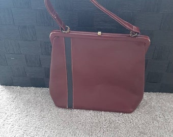 1940s-50s Borsa in pelle marrone e nera con manico superiore 8,5 "X 9,5" X 3 "/ Borsa da donna con manico superiore in pelle di sangue di bue della metà del secolo