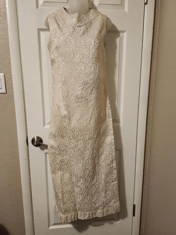 Mid Century Womens Ivory/Cream Brocade Sheath Wedding/Formal/Homecoming/Holiday Dress Size S/60s 70s Fitted Ankle Length Brocade Wedding Mid Century Womens Ivory/Cream Brocade Sheath Wedding/Formal/Homecoming/Holiday Dress Size S/60s 70s Fitted Ankle Length Brocade Wedding