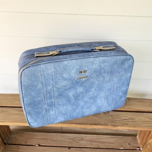 1970s-80s Baby Blue Soft Side Vinyl Samsonite Sonora Suitcase 24&quot;X16&quot;X 9&quot;/Vtg Sky Blue Samsonite Soft Zip Up LuggageSoft Side Suitcase/Props
