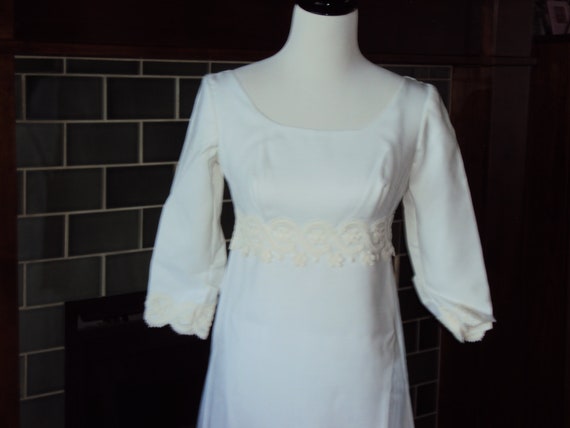 1960s Womens White Linen And Venetian Lace/Train … - image 2