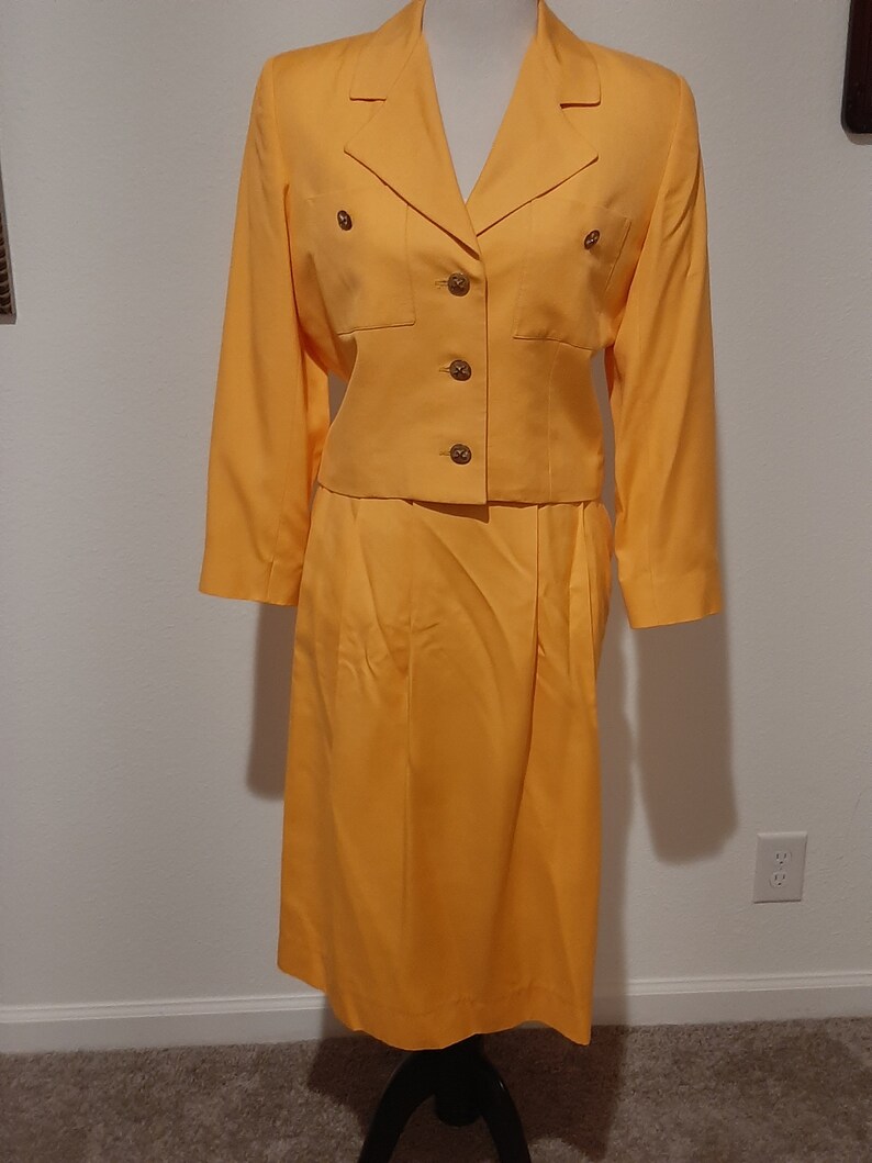 Années 1970 Femme doublée Don Caster Marigold 2 Pièces Jupe dautomne Costume avec veste crop Taille S-M/Vtg Femmes Jaune/Or 2 Pièces Jupe Costume Taille S-M image 1