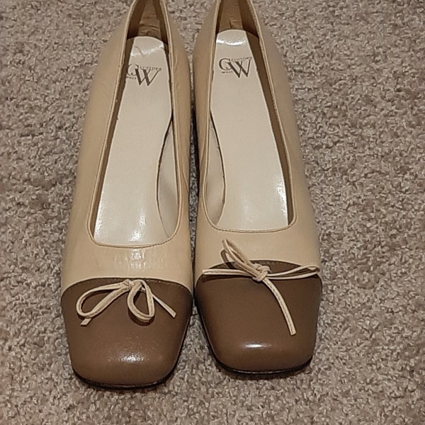 1970s 80s Womens CW Leather 2 Tone Pumps Size 7 B/ Vtg Womens Beige Brown Made In Spain Two Tone Square Toes Clifford Wills Pumps Size 7