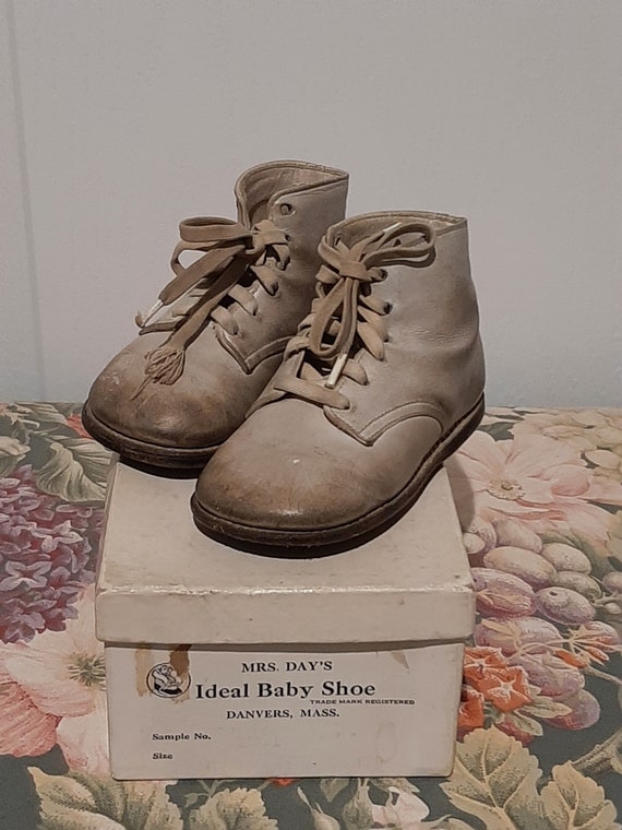 1950s-60s White Leather Hard Soles Mrs Days Ideal… - image 2