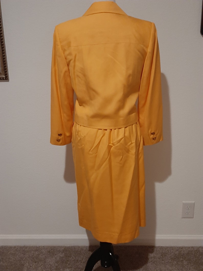 Années 1970 Femme doublée Don Caster Marigold 2 Pièces Jupe dautomne Costume avec veste crop Taille S-M/Vtg Femmes Jaune/Or 2 Pièces Jupe Costume Taille S-M image 4