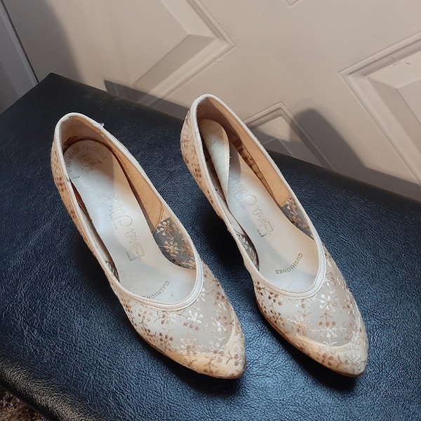 1950s-60s Ivory Mesh Embroidery Emma Jellick Womens Pumps/Heels Size 5.5/Ivory Mesh Floral Pin Up/Bridal Kitten Heels Size 5.5/Ivory Bridal