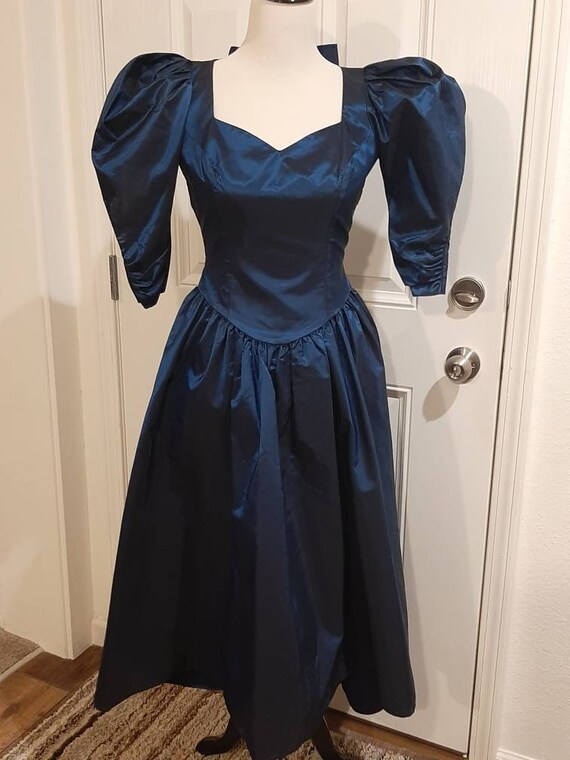 Buy 1980s Womens Iridescent Midnight Blue Alfred Angelo Tafetta Prom/ bridesmaid High Low Dress Size S-m/peacock Blue Taffeta Ankle Midi Formal  Online in India - Etsy