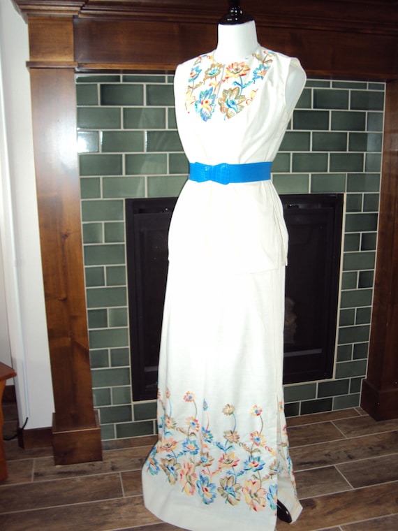 1970s Womens Ivory Mulsin Home Sewn/Hand Embroider