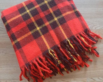 Années 1960 Faribo Wool Red/Black/Gold Stadium/Picnic/Lap Blanket 56 » X 54"/ Vtg Buffalo Plaid With Fringe Faribo Stadium Blanket/Red/Black Wool