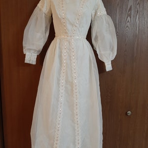1970s Womens White Gunne Sax Style Organza And Taffeta Pink Ribbon Lace Wedding Dress Size XS-S/Edwardian White Organza / Bridal Gown