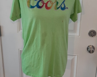 1970 Unisex verde lime 100% cotone Coors Beer T Shirt Taglia S-M Womens/XS Mens/ Mid Century Coors Beer Rainbow Decal T Shirt/Novelty T shirt