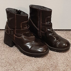 1980s-90s Womens Brown Faux Leather Mudd Chunky Heel Platform Ankle Boots Size 5.5/Vtg Womens Chunky Heel Brown Platform Zip Ankle Boots 5.5