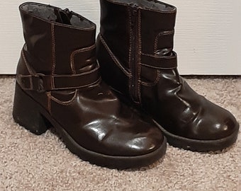 1980s-90s Womens Brown Faux Leather Mudd Chunky Heel Platform Ankle Boots Size 5.5/Vtg Womens Chunky Heel Brown Platform Zip Ankle Boots 5.5