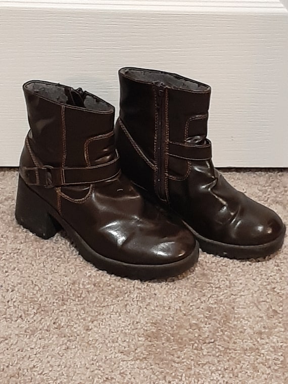 1980s-90s Womens Brown Faux Leather Mudd Chunky He