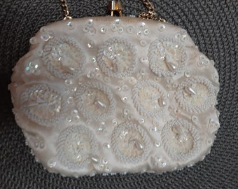 Mid Century Ivory White Hand Beaded/Sequins Gold Kiss Lock/Chain Bridal/Prom Evening Bag/Clutch/ 5.25" X 7"/Satin Interior/ Beaded Handbag