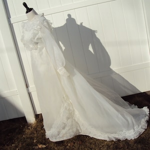 1960s-70s Womens Ivory Wedding Dress Size XS-S Edwardian High Collar Ruffles & Lace/Train Ivory Wedding Dress Size XS-S/Vtg Edwardian Bridal