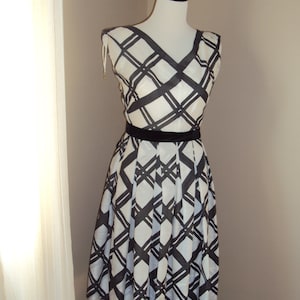 Mid Century Womens Black/White Jonathan Logan Geometric Print Natural Waist Dress Size S/ 60s 70s Jonathan Logan Sleeveless Dress
