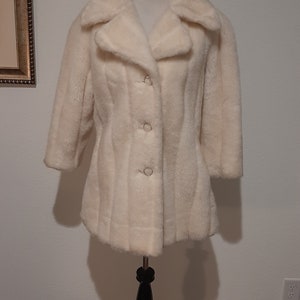 Mid Century Womens Cream/Ivory Faux Fur Wedding/Bridal/Winter Coat Size M/Jackie O Style Faux Fur Short Belted Winter Coat/Faux Fur Size S-M